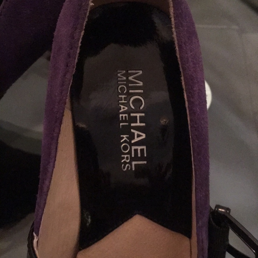 Shoes - Picture 2 of 4